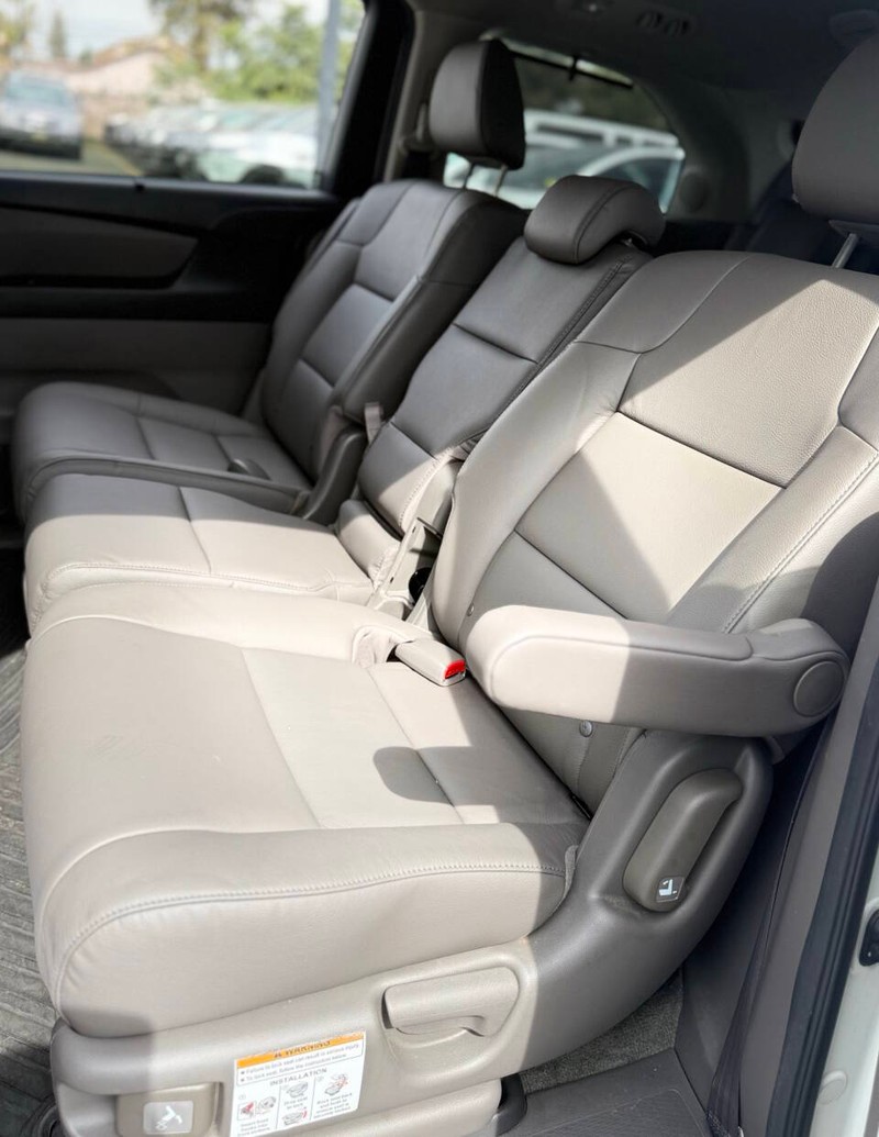 Honda Odyssey Vehicle Full-screen Gallery Image 15