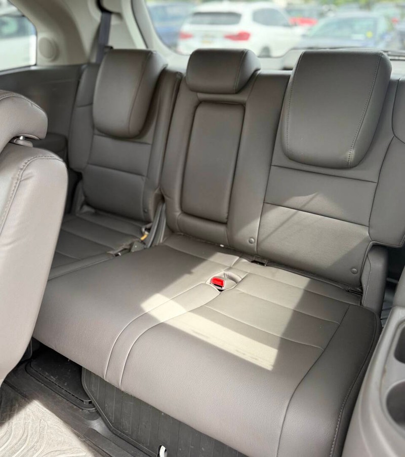 Honda Odyssey Vehicle Full-screen Gallery Image 17