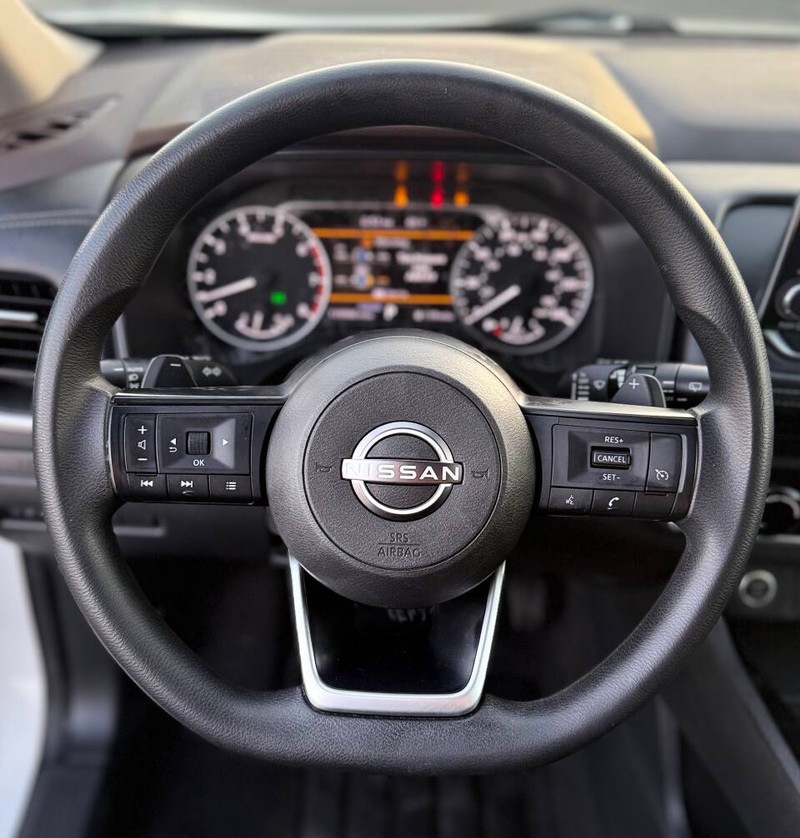 Nissan Rogue Vehicle Full-screen Gallery Image 10