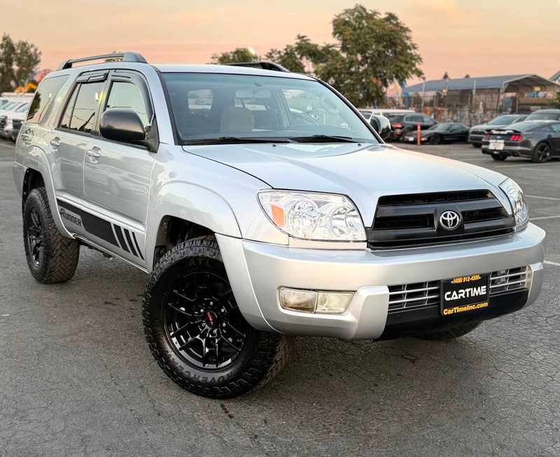 Toyota 4Runner Vehicle Full-screen Gallery Image 02