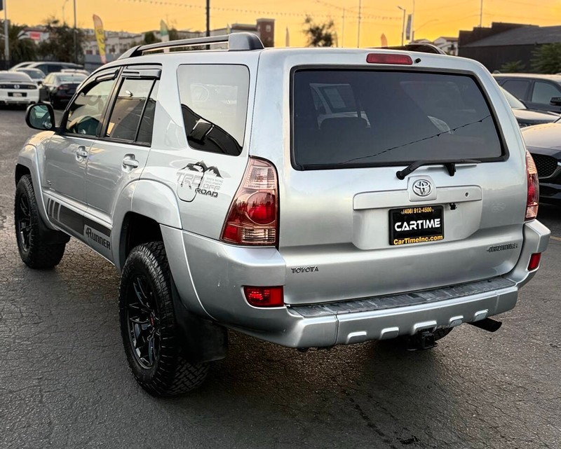 Toyota 4Runner Vehicle Full-screen Gallery Image 06