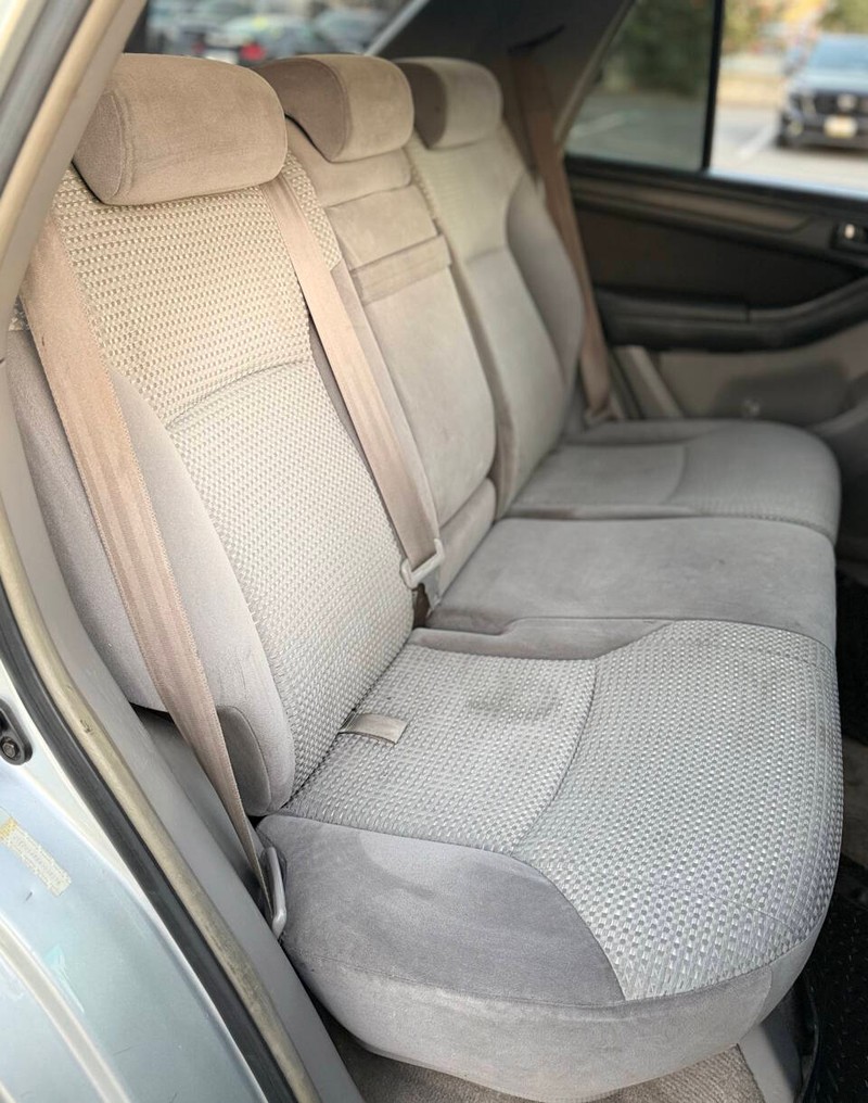 Toyota 4Runner Vehicle Full-screen Gallery Image 14