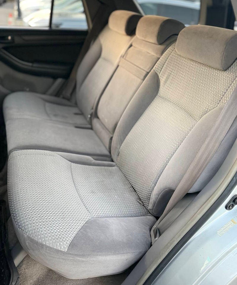 Toyota 4Runner Vehicle Full-screen Gallery Image 15