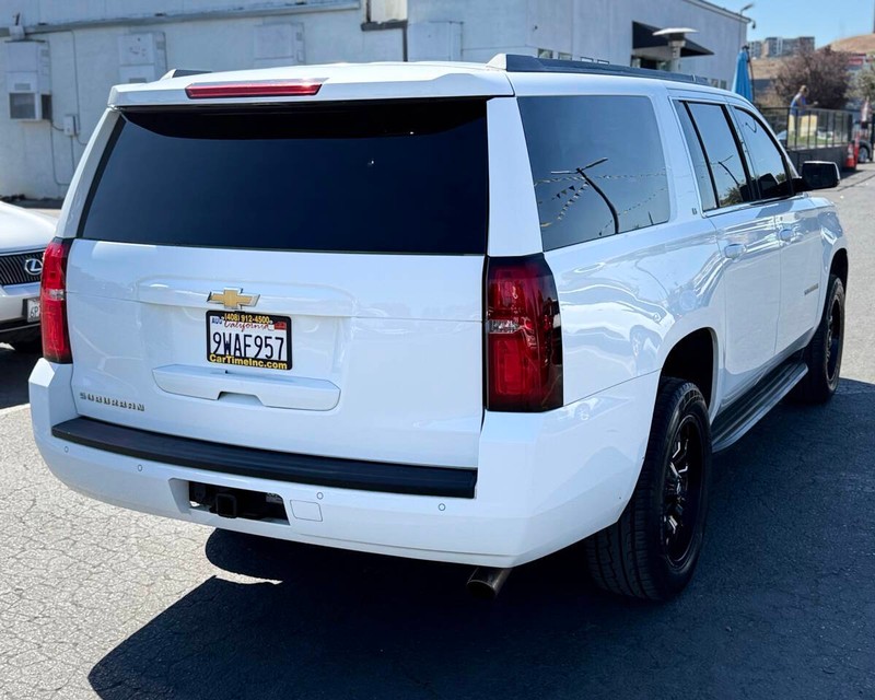 Chevrolet Suburban Vehicle Full-screen Gallery Image 04