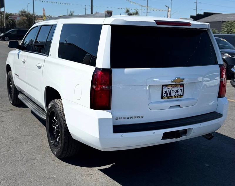 Chevrolet Suburban Vehicle Full-screen Gallery Image 07