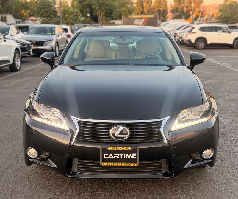 Lexus GS 350 Vehicle Full-screen Gallery Image 03