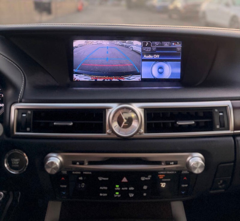 Lexus GS 350 Vehicle Full-screen Gallery Image 12