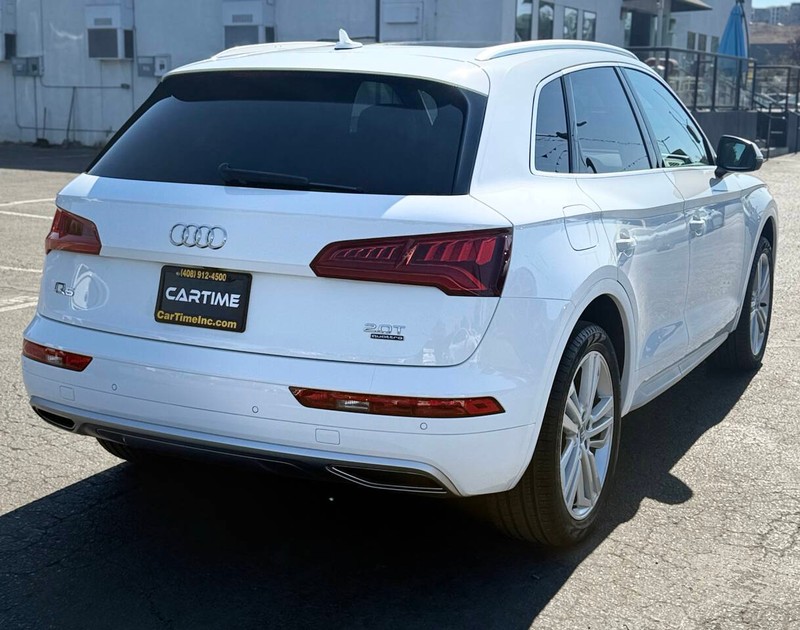 Audi Q5 Vehicle Full-screen Gallery Image 04
