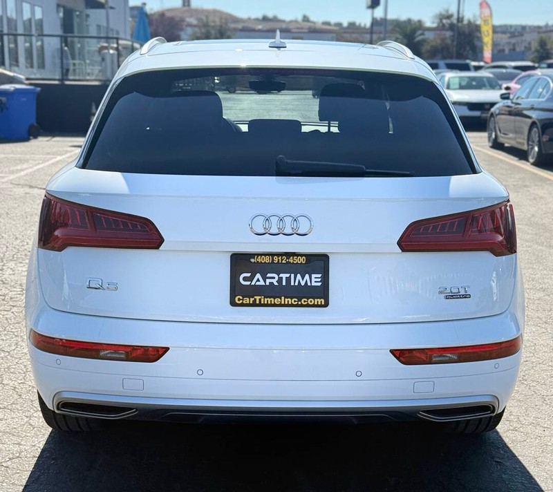 Audi Q5 Vehicle Full-screen Gallery Image 05