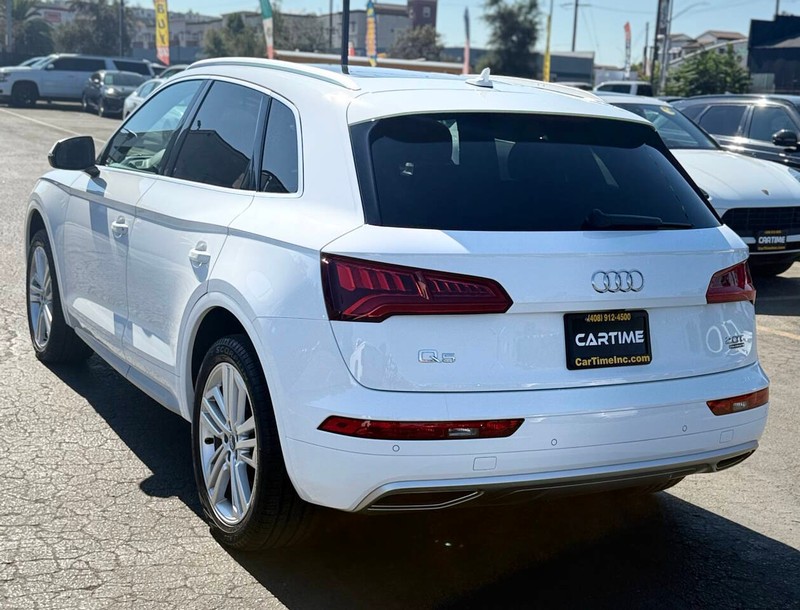 Audi Q5 Vehicle Full-screen Gallery Image 06
