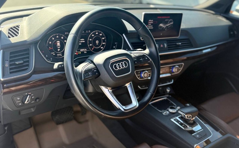 Audi Q5 Vehicle Full-screen Gallery Image 09