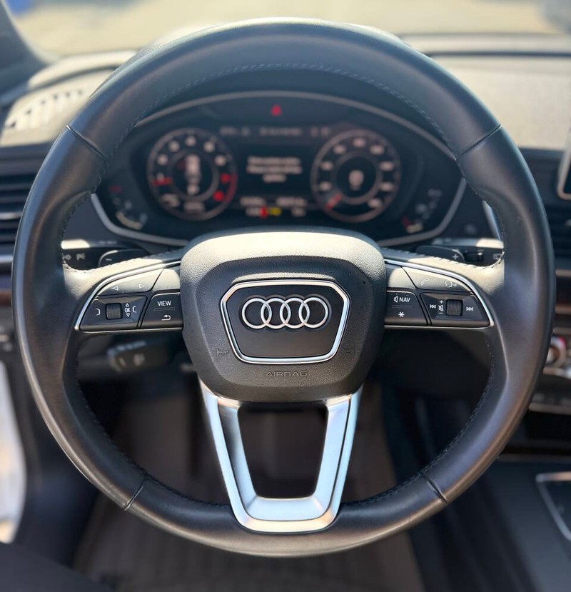 Audi Q5 Vehicle Full-screen Gallery Image 10