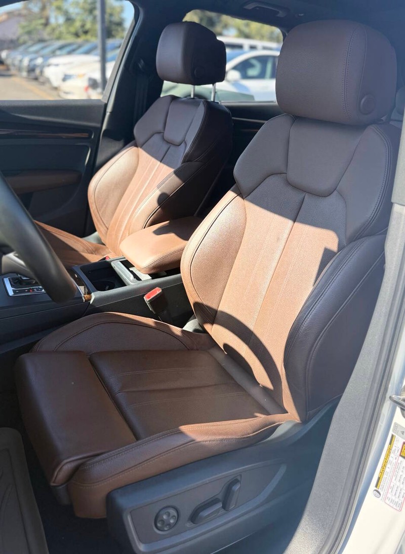 Audi Q5 Vehicle Full-screen Gallery Image 12