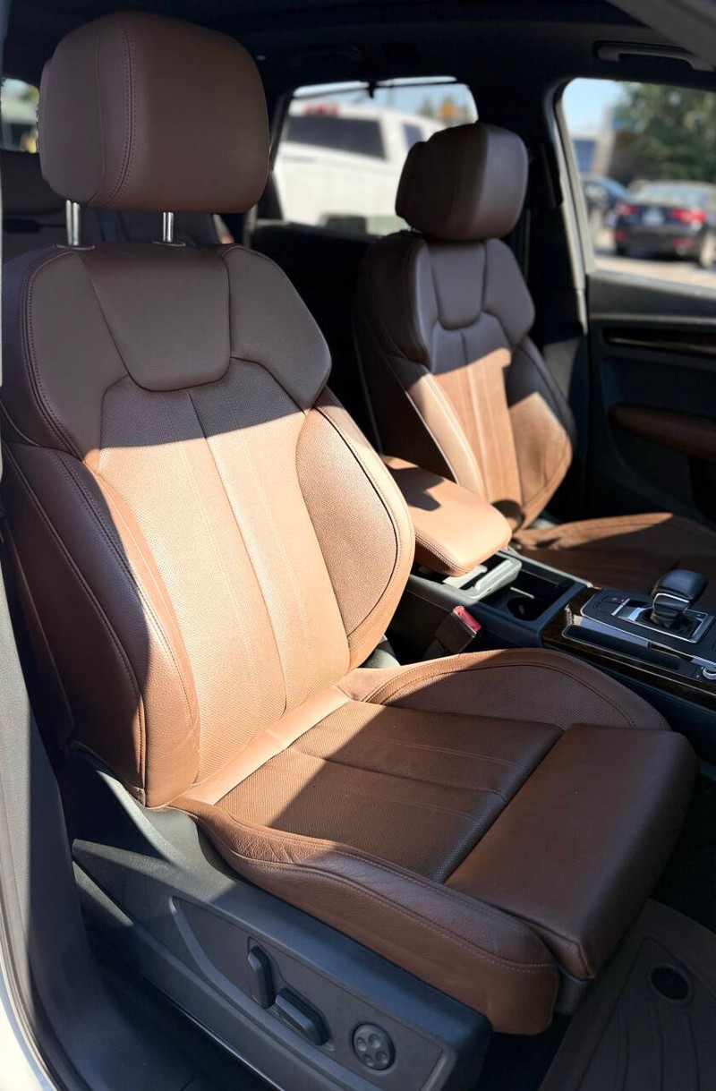 Audi Q5 Vehicle Full-screen Gallery Image 13