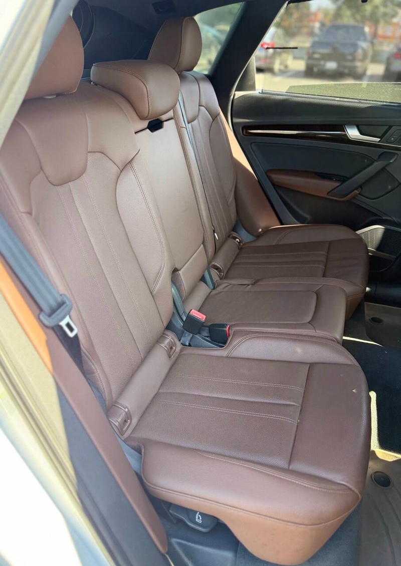 Audi Q5 Vehicle Full-screen Gallery Image 14