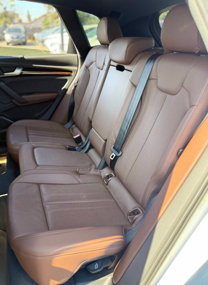 Audi Q5 Vehicle Full-screen Gallery Image 15