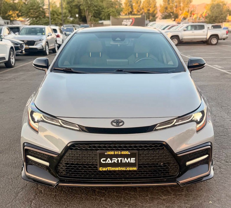 Toyota Corolla Vehicle Full-screen Gallery Image 03