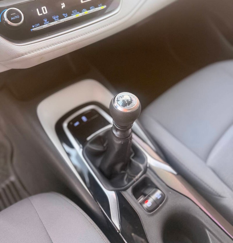 Toyota Corolla Vehicle Full-screen Gallery Image 10
