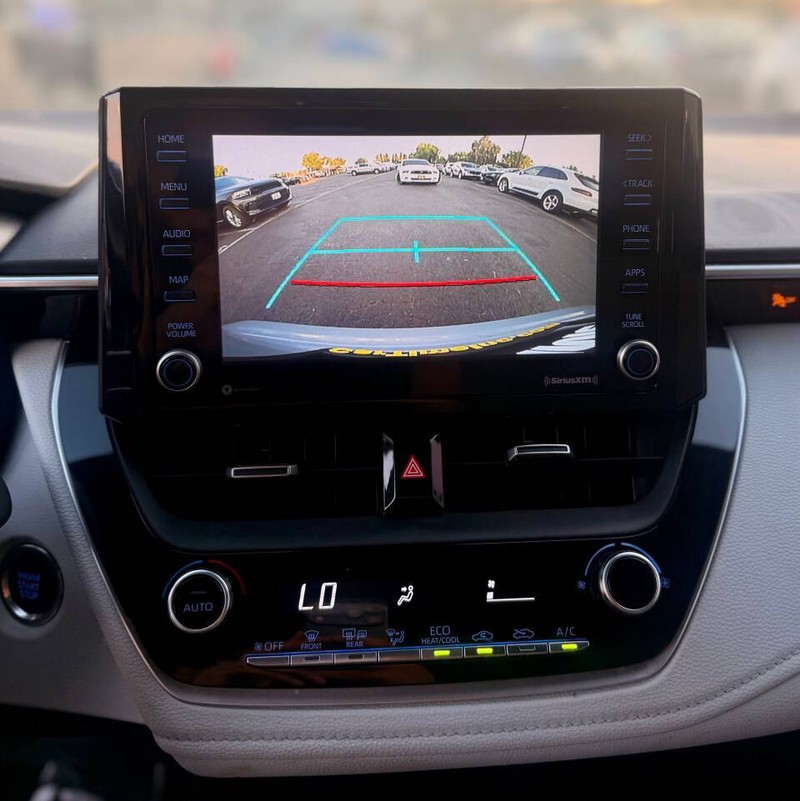 Toyota Corolla Vehicle Full-screen Gallery Image 11