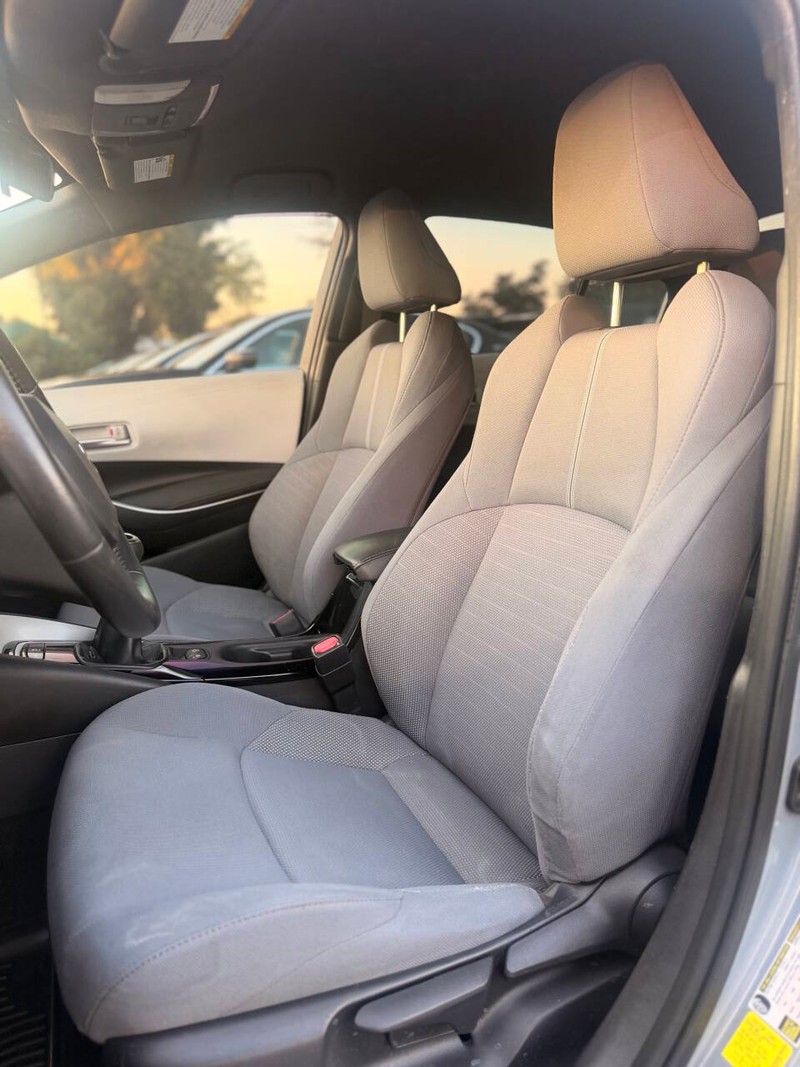 Toyota Corolla Vehicle Full-screen Gallery Image 12