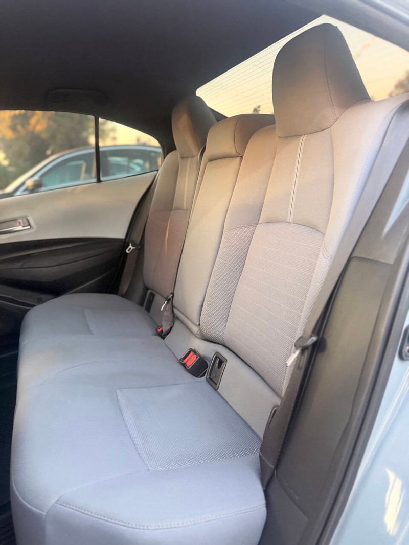 Toyota Corolla Vehicle Full-screen Gallery Image 14