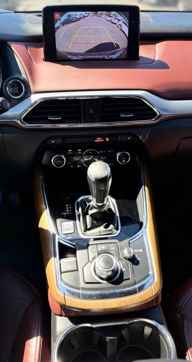 Mazda CX-9 Vehicle Full-screen Gallery Image 11