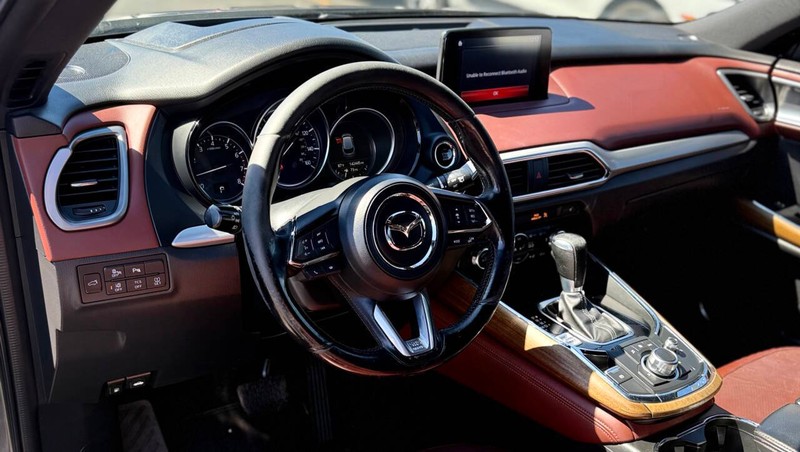 Mazda CX-9 Vehicle Full-screen Gallery Image 09
