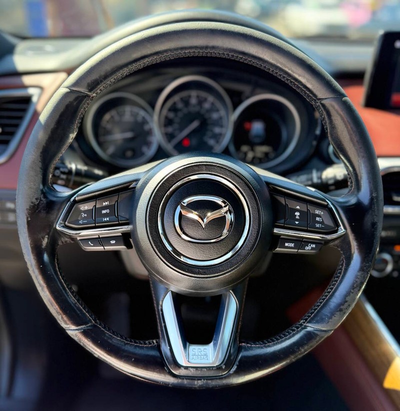 Mazda CX-9 Vehicle Full-screen Gallery Image 10
