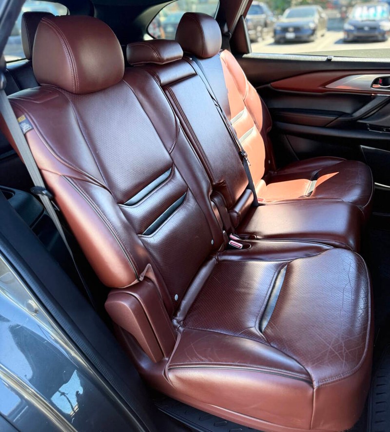 Mazda CX-9 Vehicle Full-screen Gallery Image 14