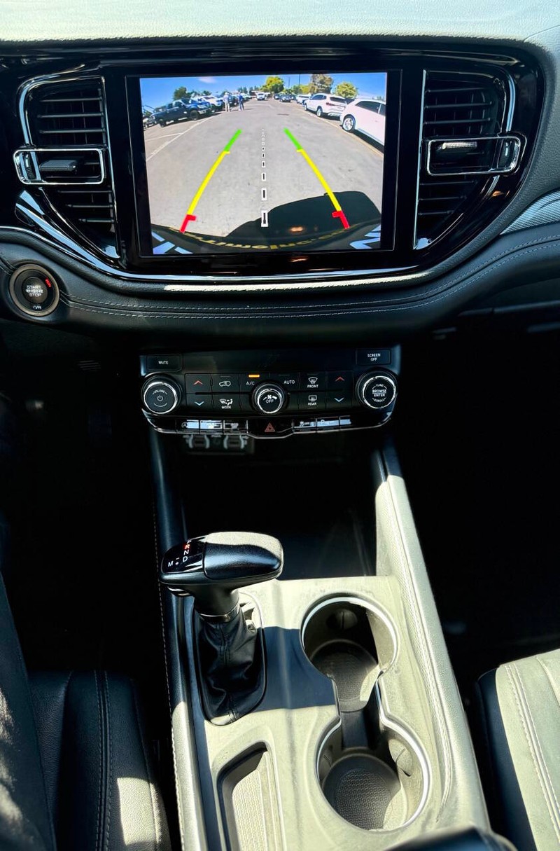 Dodge Durango Vehicle Full-screen Gallery Image 11
