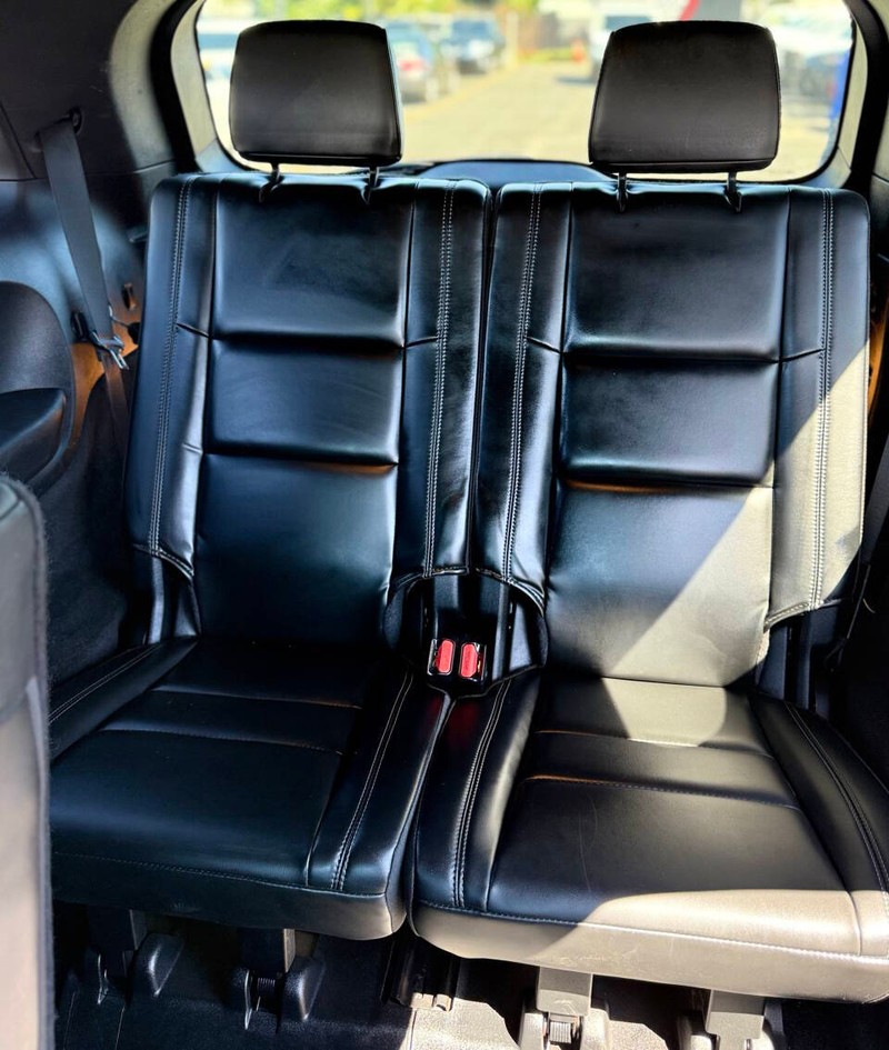Dodge Durango Vehicle Full-screen Gallery Image 16
