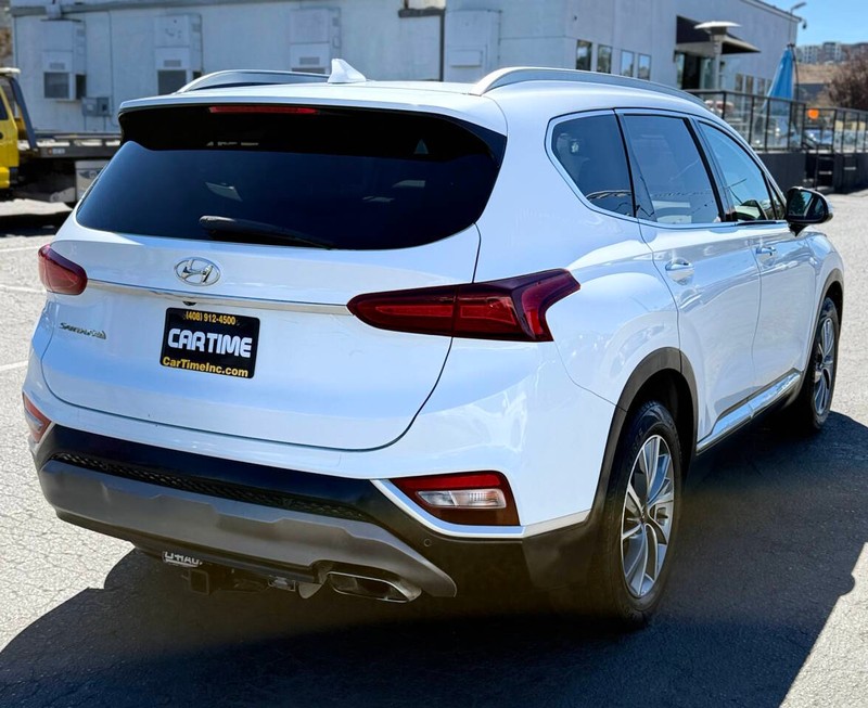 Hyundai Santa Fe Vehicle Full-screen Gallery Image 04