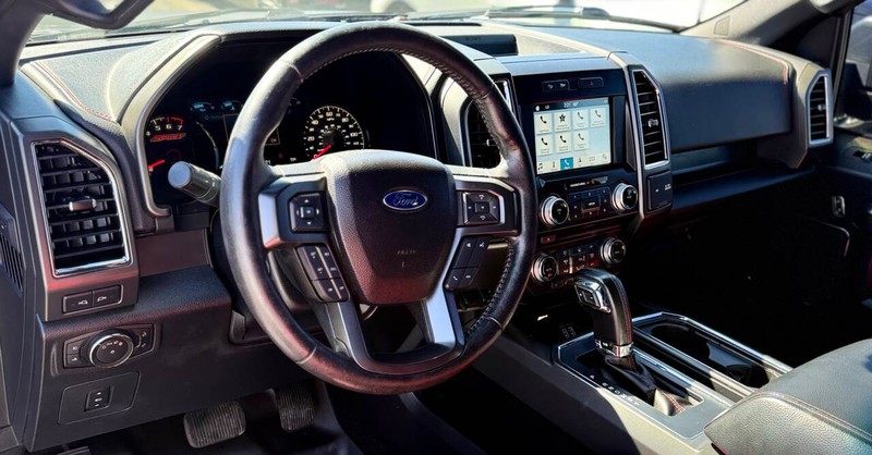 Ford F-150 Vehicle Full-screen Gallery Image 09