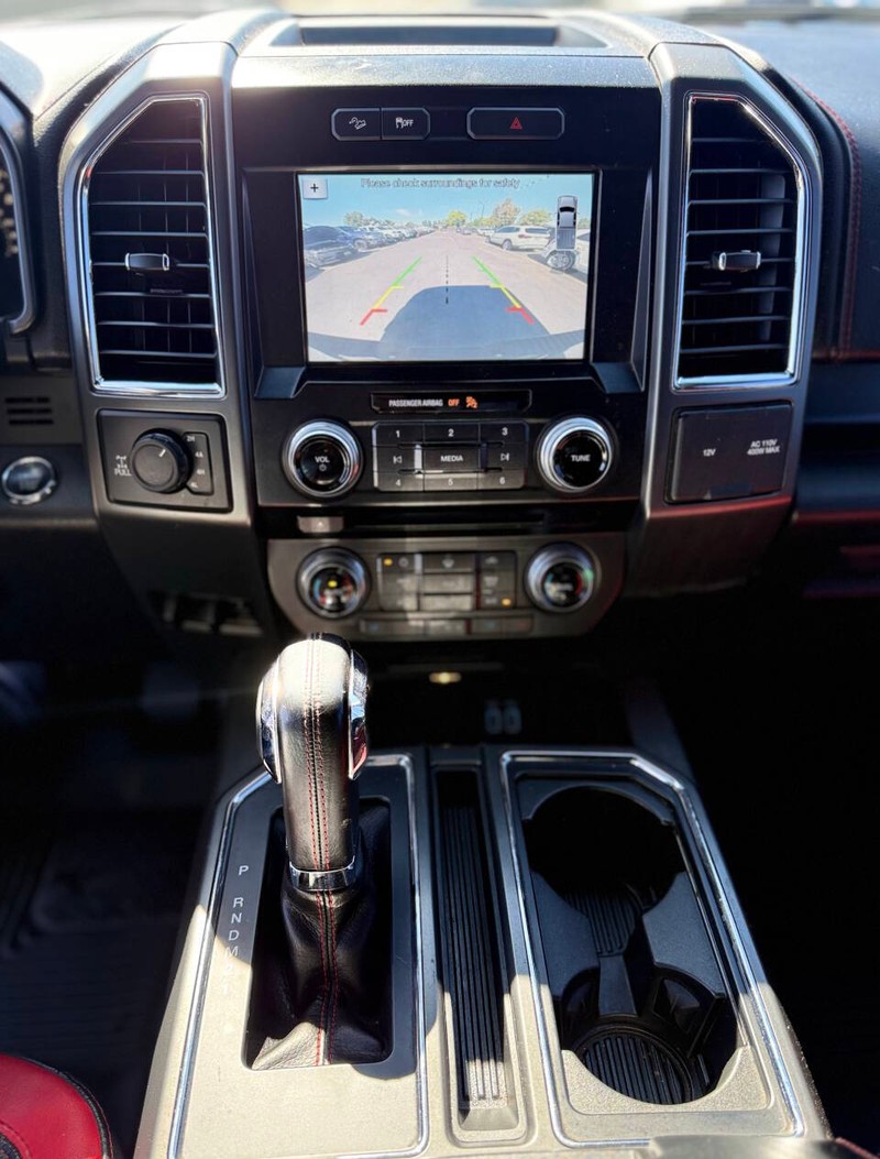 Ford F-150 Vehicle Full-screen Gallery Image 11
