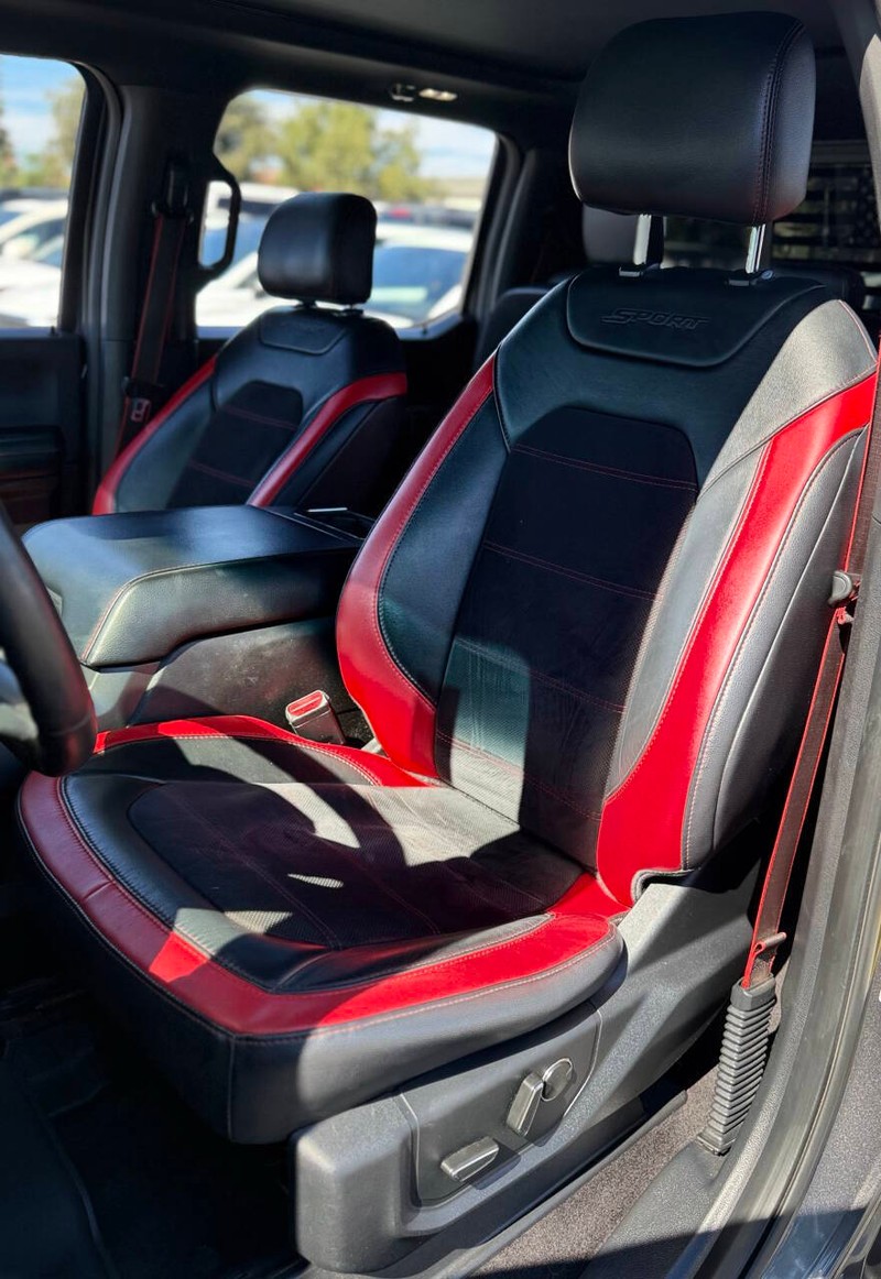 Ford F-150 Vehicle Full-screen Gallery Image 12
