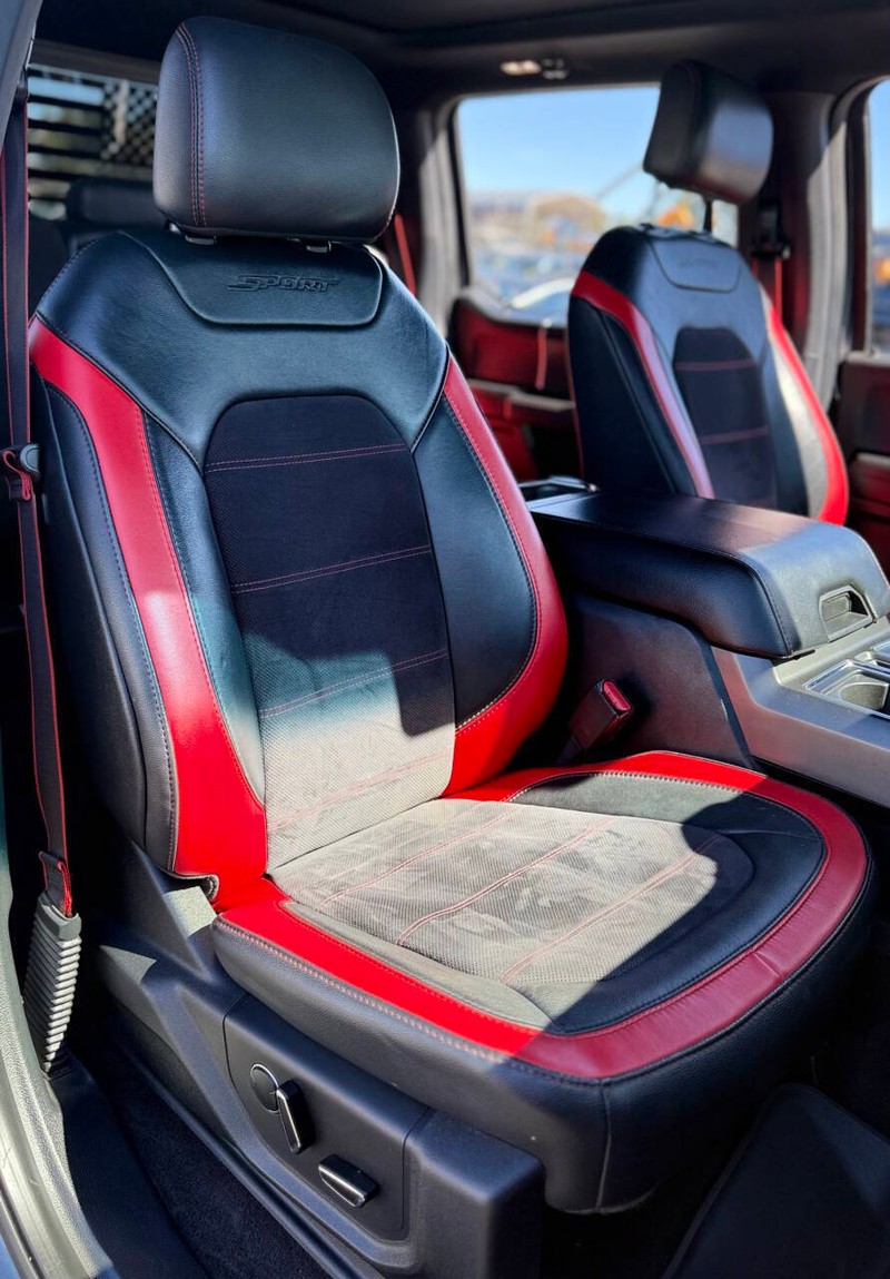 Ford F-150 Vehicle Full-screen Gallery Image 13