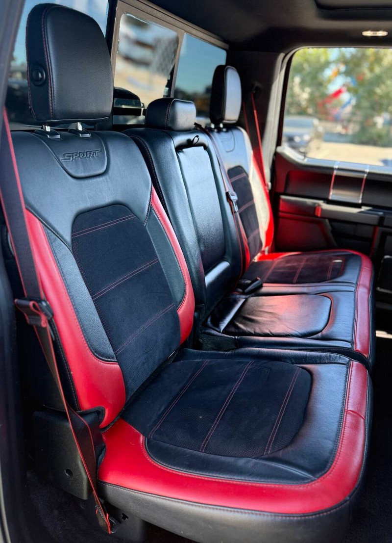 Ford F-150 Vehicle Full-screen Gallery Image 14