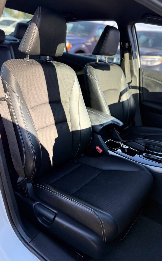 Honda Accord Sedan Vehicle Full-screen Gallery Image 13