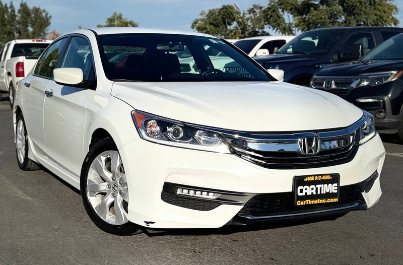 Honda Accord Sedan Vehicle Full-screen Gallery Image 02