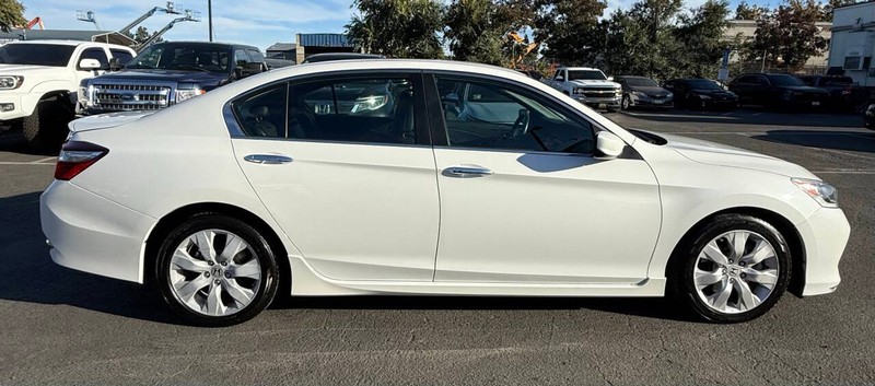 Honda Accord Sedan Vehicle Full-screen Gallery Image 08