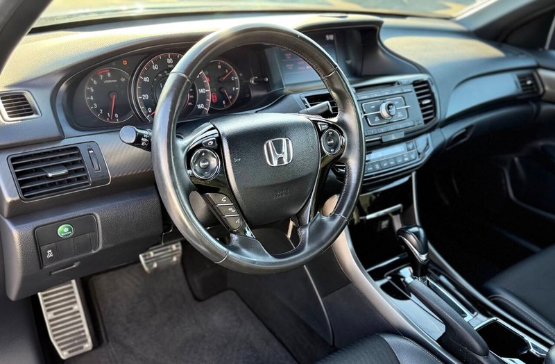 Honda Accord Sedan Vehicle Full-screen Gallery Image 09