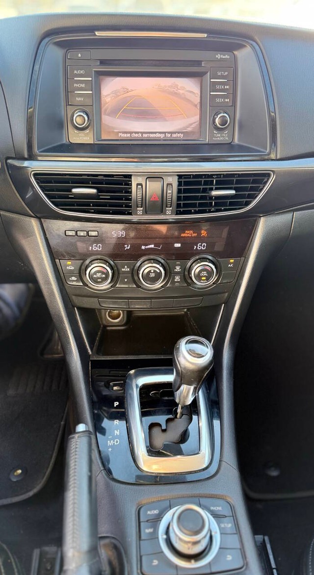 Mazda Mazda6 Vehicle Full-screen Gallery Image 11
