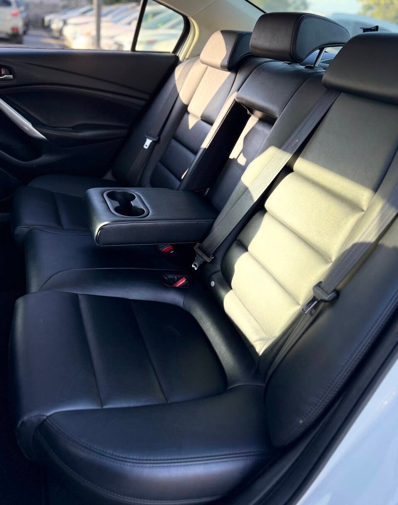 Mazda Mazda6 Vehicle Full-screen Gallery Image 15