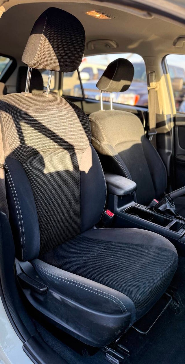 Subaru XV Crosstrek Vehicle Full-screen Gallery Image 13