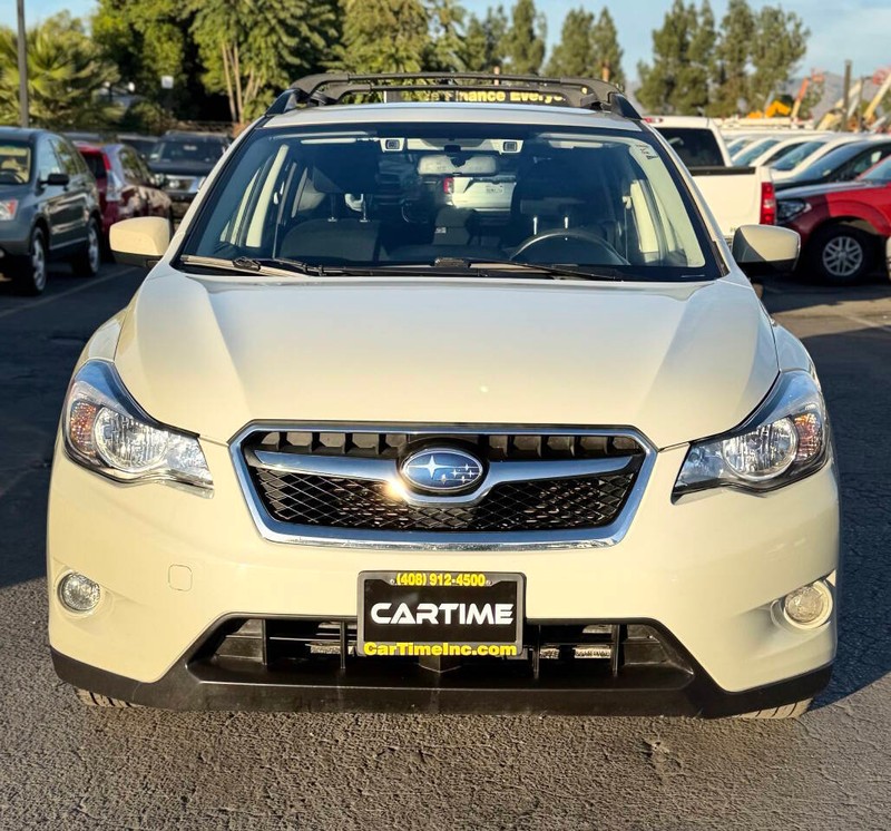 Subaru XV Crosstrek Vehicle Full-screen Gallery Image 02