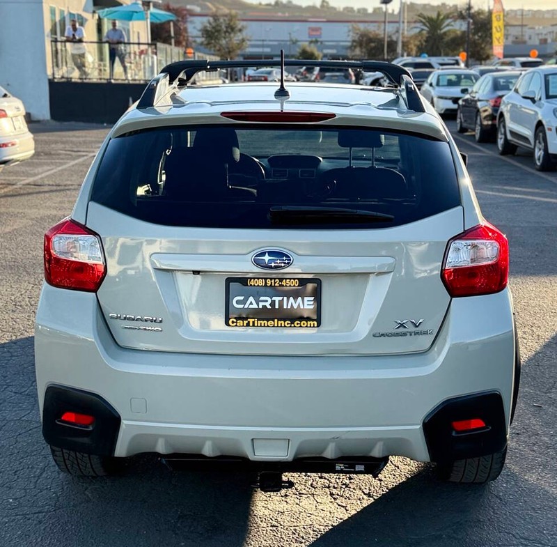 Subaru XV Crosstrek Vehicle Full-screen Gallery Image 05