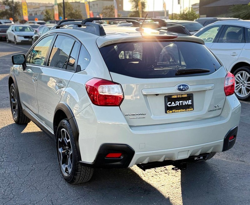 Subaru XV Crosstrek Vehicle Full-screen Gallery Image 06