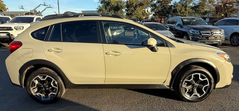 Subaru XV Crosstrek Vehicle Full-screen Gallery Image 08