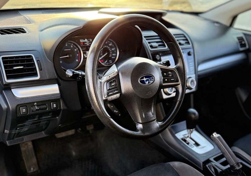 Subaru XV Crosstrek Vehicle Full-screen Gallery Image 09