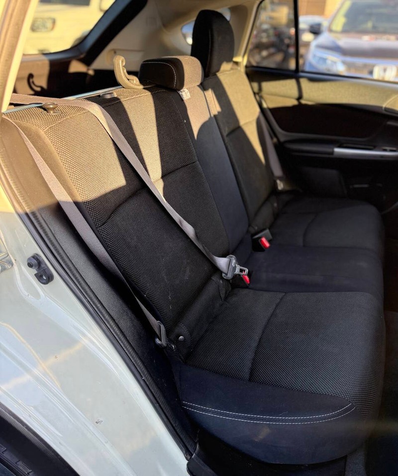 Subaru XV Crosstrek Vehicle Full-screen Gallery Image 14
